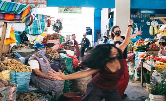 Intervención en el Mercado de Urubamba. Fotos: Cuerpo a Cuerpo – Miguel Palomino